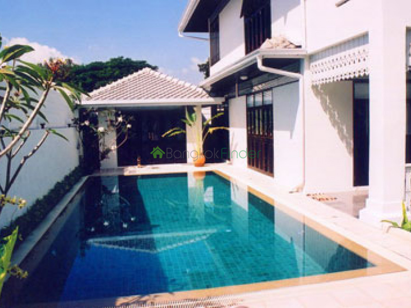 Sukkhumvit 71, Phra Khanong, Thailand, 4 Bedrooms Bedrooms, ,4 BathroomsBathrooms,Villa,For Rent,6478