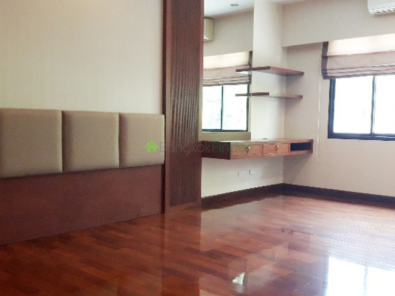 Sukhumvit 24, Bangkok, Thailand, 3 Bedrooms Bedrooms, ,4 BathroomsBathrooms,House,For Rent,6524