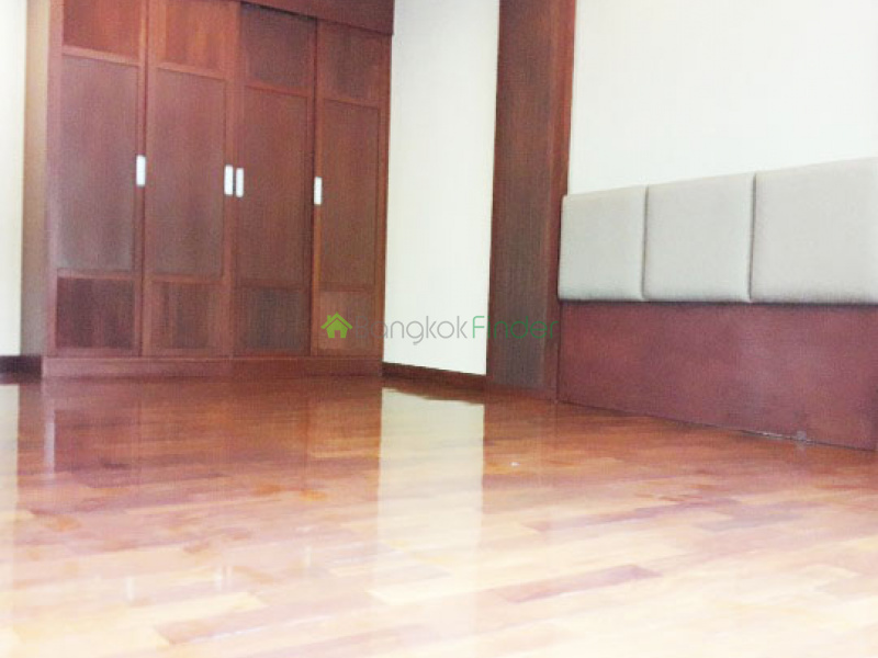 Sukhumvit 24, Bangkok, Thailand, 3 Bedrooms Bedrooms, ,4 BathroomsBathrooms,House,For Rent,6524