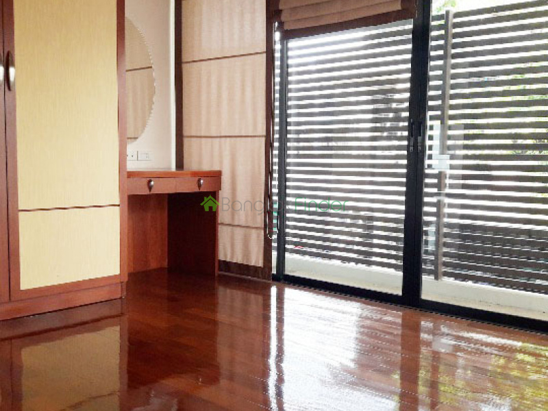 Sukhumvit 24, Bangkok, Thailand, 3 Bedrooms Bedrooms, ,4 BathroomsBathrooms,House,For Rent,6524