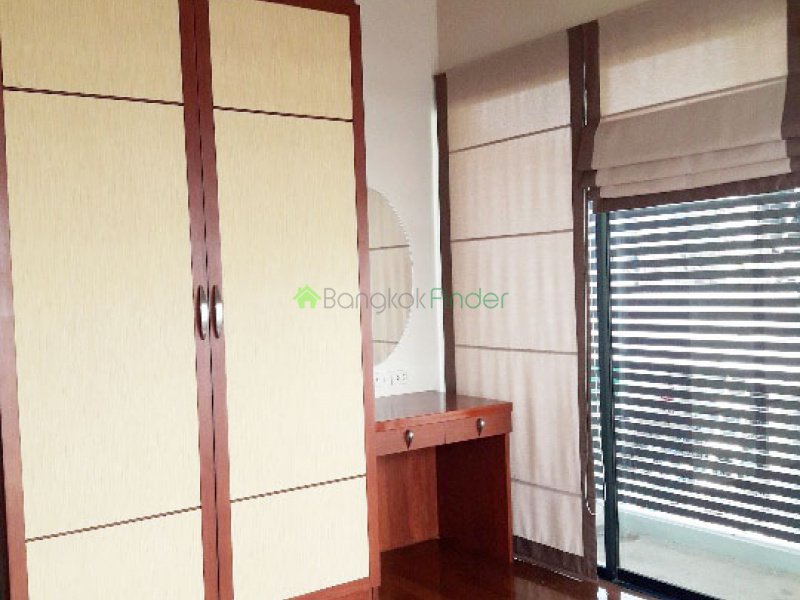 Sukhumvit 24, Bangkok, Thailand, 3 Bedrooms Bedrooms, ,4 BathroomsBathrooms,House,For Rent,6524