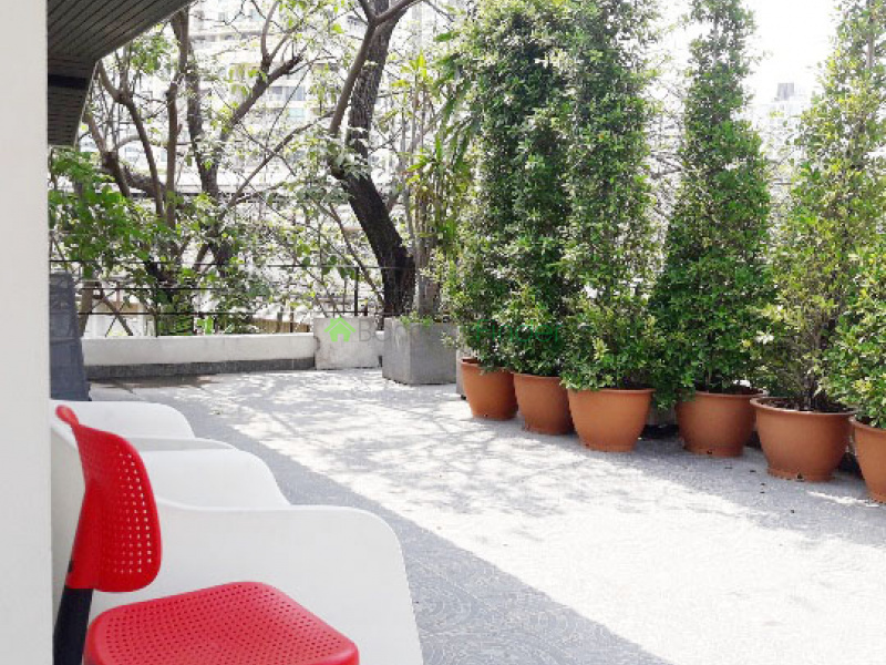 Sukhumvit 24, Bangkok, Thailand, 3 Bedrooms Bedrooms, ,4 BathroomsBathrooms,House,For Rent,6524
