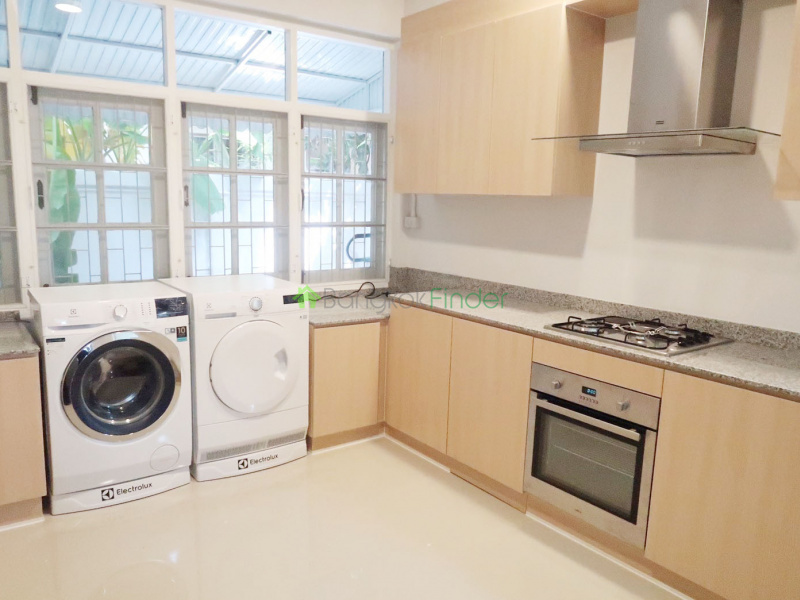 PhraKanong, Bangkok, Thailand, 4 Bedrooms Bedrooms, ,4 BathroomsBathrooms,House,For Rent,6542