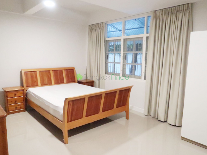 PhraKanong, Bangkok, Thailand, 4 Bedrooms Bedrooms, ,4 BathroomsBathrooms,House,For Rent,6542