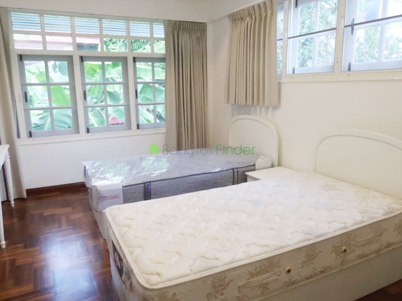 PhraKanong, Bangkok, Thailand, 4 Bedrooms Bedrooms, ,4 BathroomsBathrooms,House,For Rent,6542