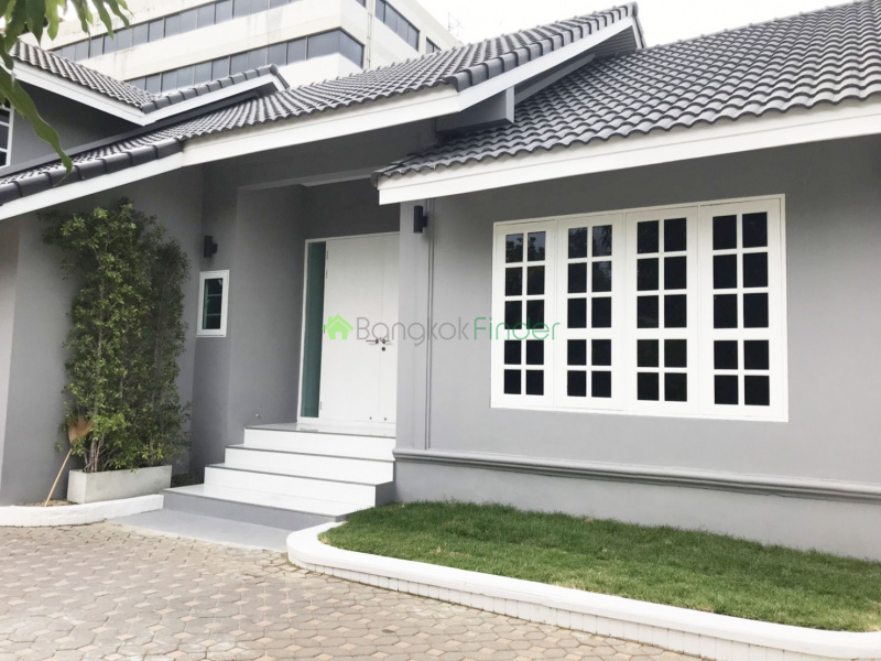 PhraKanong, Bangkok, Thailand, 4 Bedrooms Bedrooms, ,4 BathroomsBathrooms,House,For Rent,6542