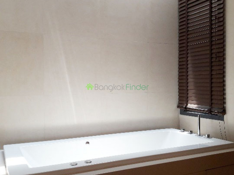 Phrom Phong, Bangkok, Thailand, 4 Bedrooms Bedrooms, ,5 BathroomsBathrooms,House,For Rent,6546