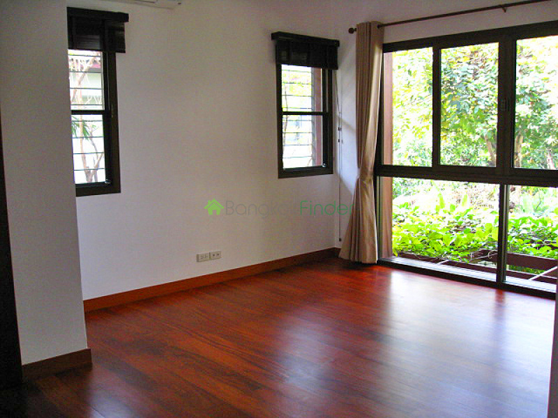 Ekamai, Bangkok, Thailand, 5 Bedrooms Bedrooms, ,5 BathroomsBathrooms,House,For Sale,6548