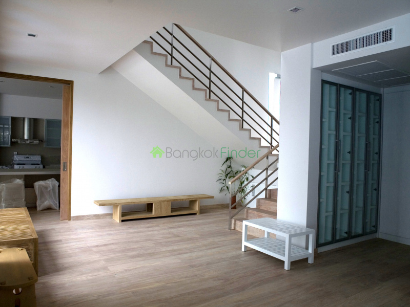 Ekamai, Bangkok, Thailand, 4 Bedrooms Bedrooms, ,4 BathroomsBathrooms,House,For Rent,6549