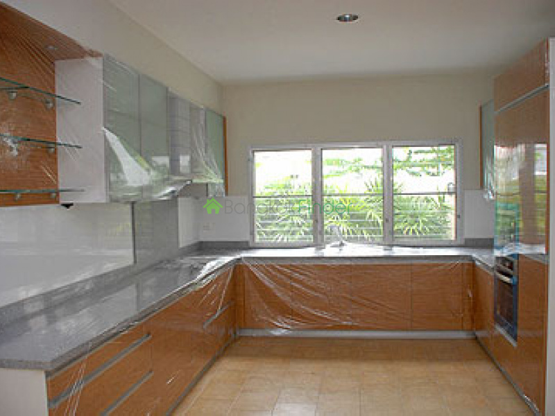 Phetburi, Bangkok, Thailand, 4 Bedrooms Bedrooms, ,4 BathroomsBathrooms,House,For Rent,6557