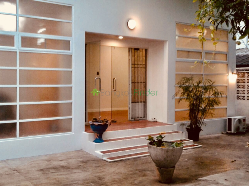 Thonglor, Bangkok, Thailand, 3 Bedrooms Bedrooms, ,3 BathroomsBathrooms,House,For Rent,6574