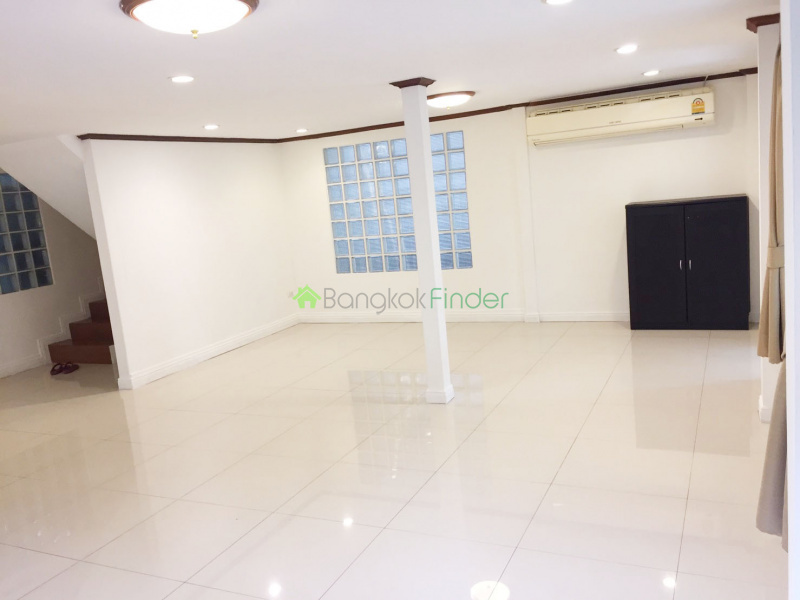 Thonglor, Bangkok, Thailand, 3 Bedrooms Bedrooms, ,3 BathroomsBathrooms,House,For Rent,6579