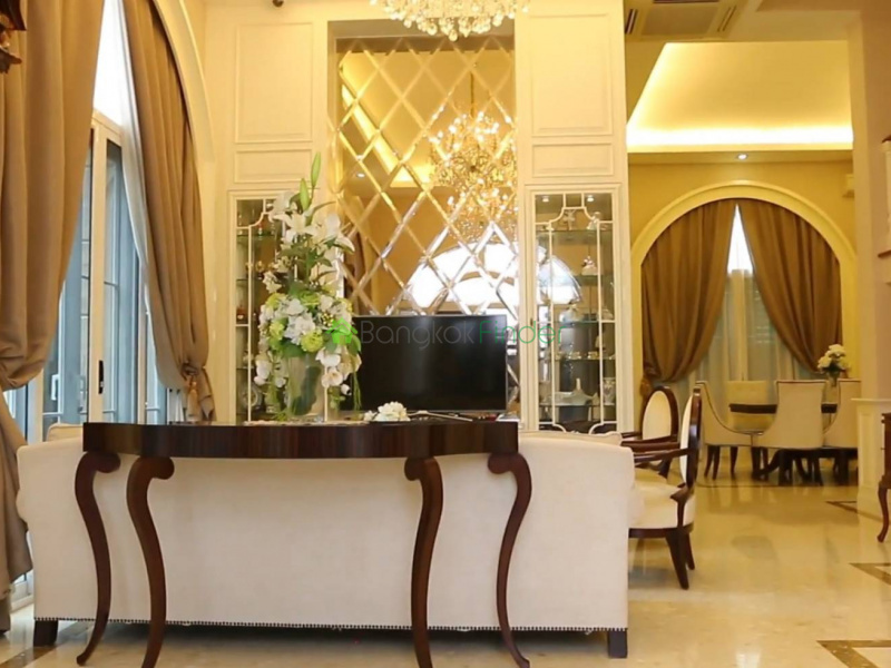 Nana, Bangkok, Thailand, 4 Bedrooms Bedrooms, ,5 BathroomsBathrooms,House,For Sale,6597