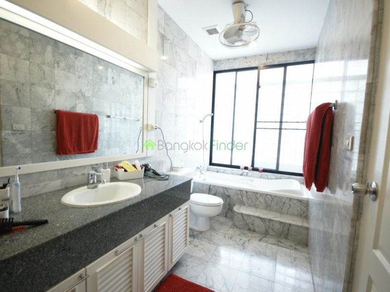 Ekamai, Bangkok, Thailand 10110, 4 Bedrooms Bedrooms, ,4 BathroomsBathrooms,House,For Rent,6614