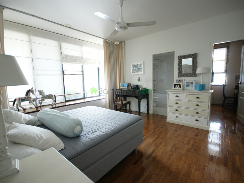 Ekamai, Bangkok, Thailand 10110, 4 Bedrooms Bedrooms, ,4 BathroomsBathrooms,House,For Rent,6614