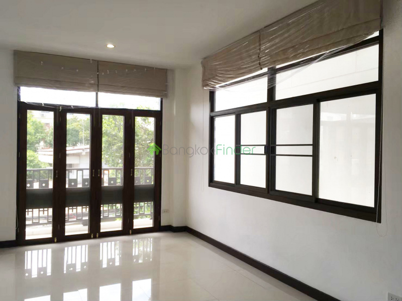 Phrakanong, Bangkok, Thailand, 3 Bedrooms Bedrooms, ,4 BathroomsBathrooms,Town House,For Rent,6655