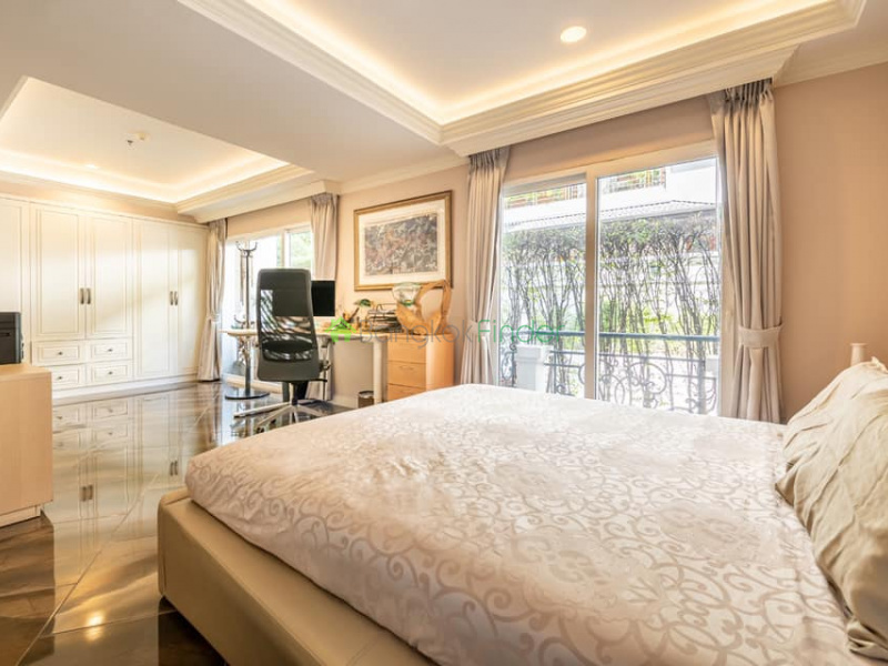 Thonglor, Bangkok, Thailand, 3 Bedrooms Bedrooms, ,3 BathroomsBathrooms,Condo,For Sale,La Vie En Rose Place,6689