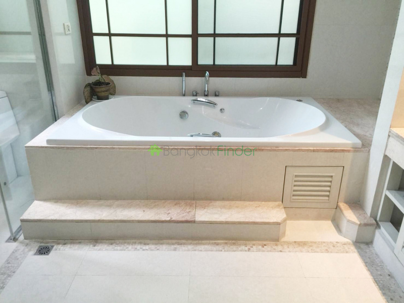 Phrakanong, Bangkok, Thailand, 4 Bedrooms Bedrooms, ,5 BathroomsBathrooms,House,For Sale,6691