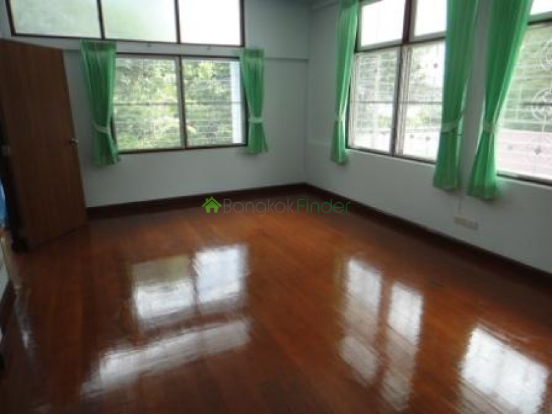 Ekamai, Bangkok, Thailand, 4 Bedrooms Bedrooms, ,4 BathroomsBathrooms,House,For Rent,6730