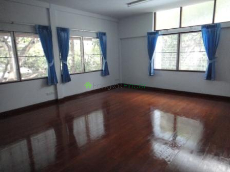 Ekamai, Bangkok, Thailand, 4 Bedrooms Bedrooms, ,4 BathroomsBathrooms,House,For Rent,6730