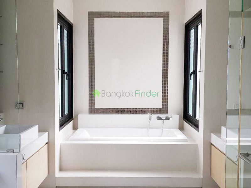 Ekamai, Bangkok, Thailand, 3 Bedrooms Bedrooms, ,4 BathroomsBathrooms,House,For Rent,6739