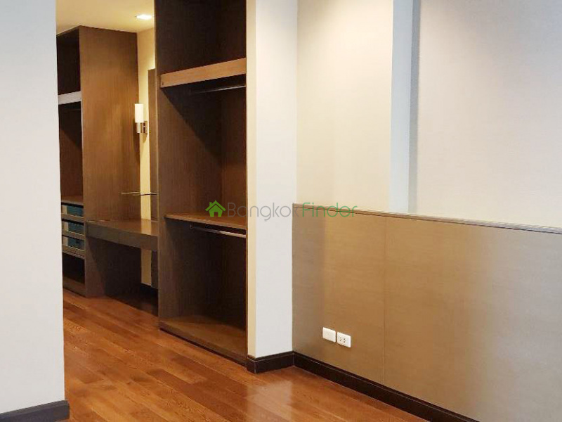 Ekamai, Bangkok, Thailand, 3 Bedrooms Bedrooms, ,4 BathroomsBathrooms,House,For Rent,6739