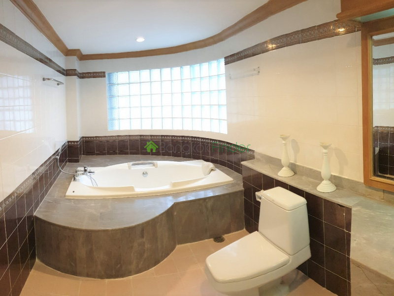 Phromphong, Bangkok, Thailand, 3 Bedrooms Bedrooms, ,3 BathroomsBathrooms,Apartment,For Rent,Baan Sawadee Apartment,6740