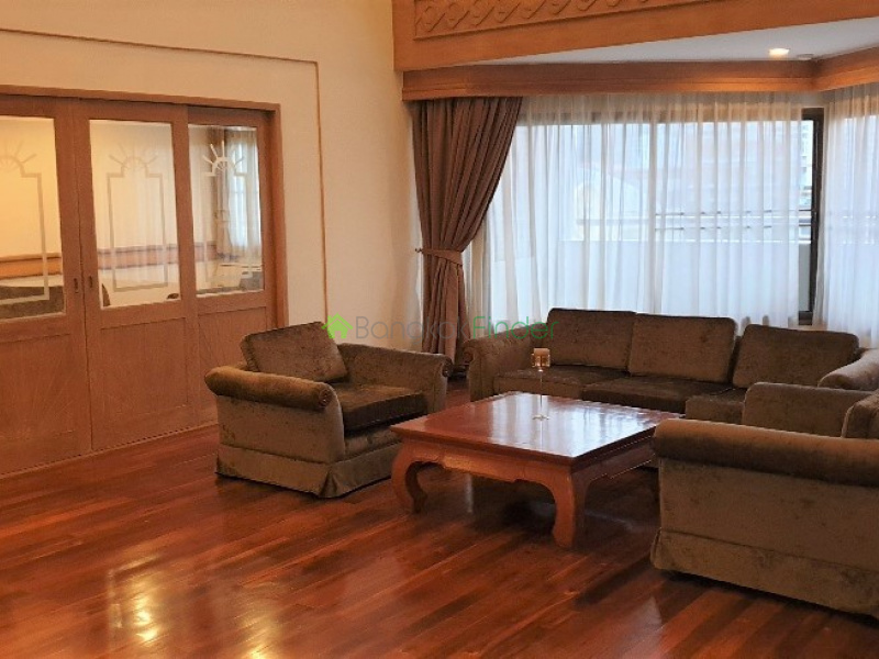 Phromphong, Bangkok, Thailand, 3 Bedrooms Bedrooms, ,3 BathroomsBathrooms,Apartment,For Rent,Baan Sawadee Apartment,6740