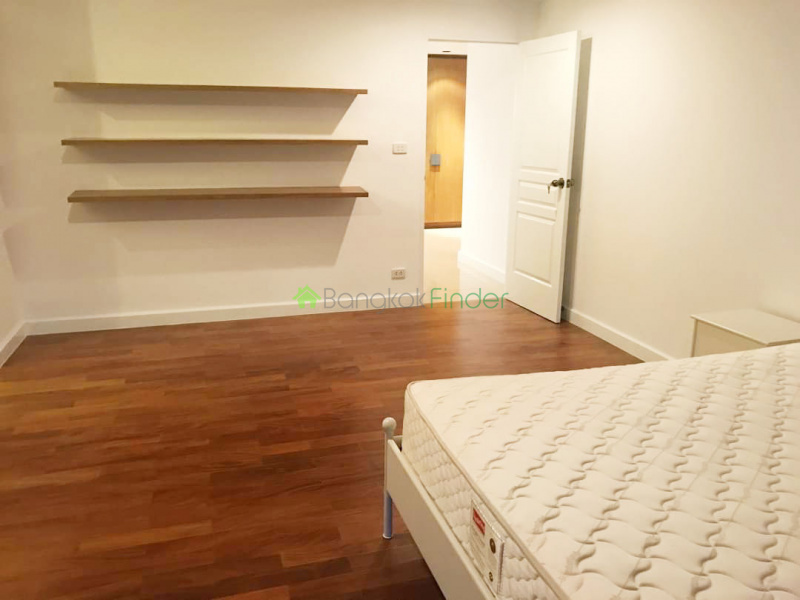 Sukhumvit-Ekamai, Ekamai, Bangkok, Thailand, 3 Bedrooms Bedrooms, ,3 BathroomsBathrooms,Condo,For Rent,Baan Ananda,Sukhumvit-Ekamai,6793