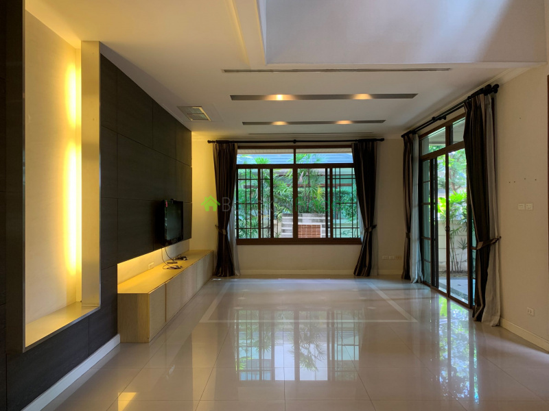 Pattanakarn, Bangkok, Thailand, 4 Bedrooms Bedrooms, ,4 BathroomsBathrooms,House,For Rent,6808