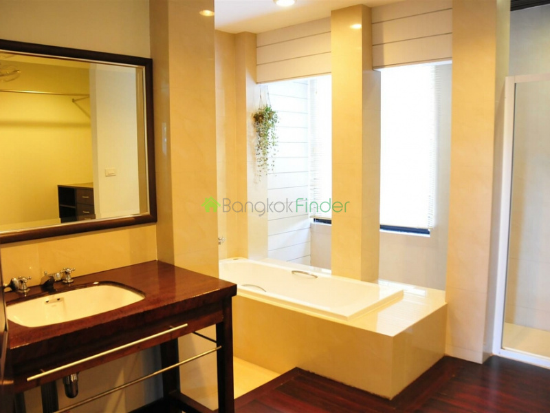 Ekamai, Bangkok, Thailand, 3 Bedrooms Bedrooms, ,4 BathroomsBathrooms,House,Rented,6816