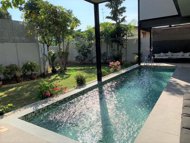 Ekamai, Bangkok, Thailand, 4 Bedrooms Bedrooms, ,4 BathroomsBathrooms,House,For Sale,6817