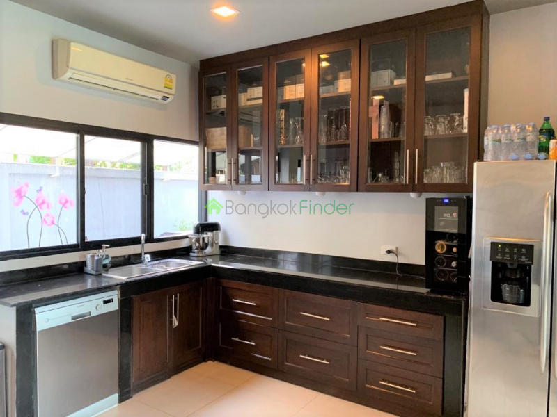 Ekamai, Bangkok, Thailand, 4 Bedrooms Bedrooms, ,4 BathroomsBathrooms,House,For Sale,6817