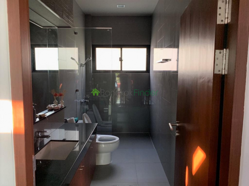 Ekamai, Bangkok, Thailand, 4 Bedrooms Bedrooms, ,4 BathroomsBathrooms,House,For Sale,6817