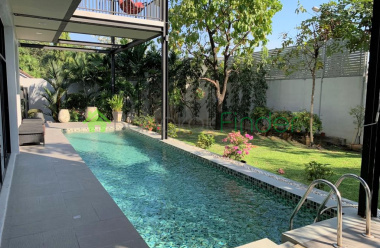 Ekamai, Bangkok, Thailand, 4 Bedrooms Bedrooms, ,4 BathroomsBathrooms,House,For Sale,6817