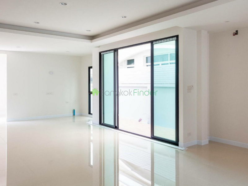 Ekamai, Bangkok, Thailand, 3 Bedrooms Bedrooms, ,4 BathroomsBathrooms,House,For Sale,6820