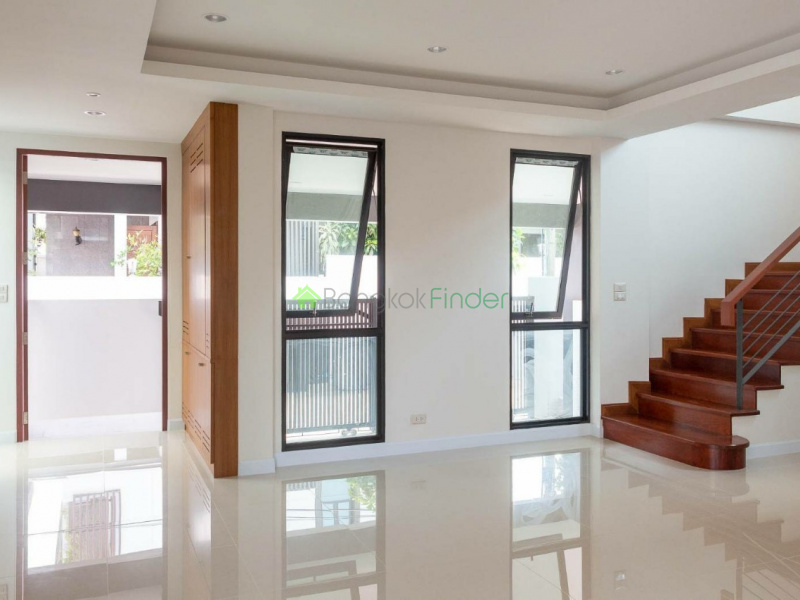 Ekamai, Bangkok, Thailand, 3 Bedrooms Bedrooms, ,4 BathroomsBathrooms,House,For Sale,6820