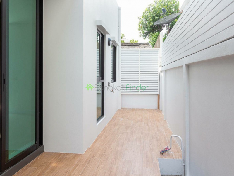 Ekamai, Bangkok, Thailand, 3 Bedrooms Bedrooms, ,4 BathroomsBathrooms,House,For Sale,6820