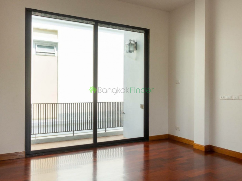 Ekamai, Bangkok, Thailand, 3 Bedrooms Bedrooms, ,4 BathroomsBathrooms,House,For Sale,6820