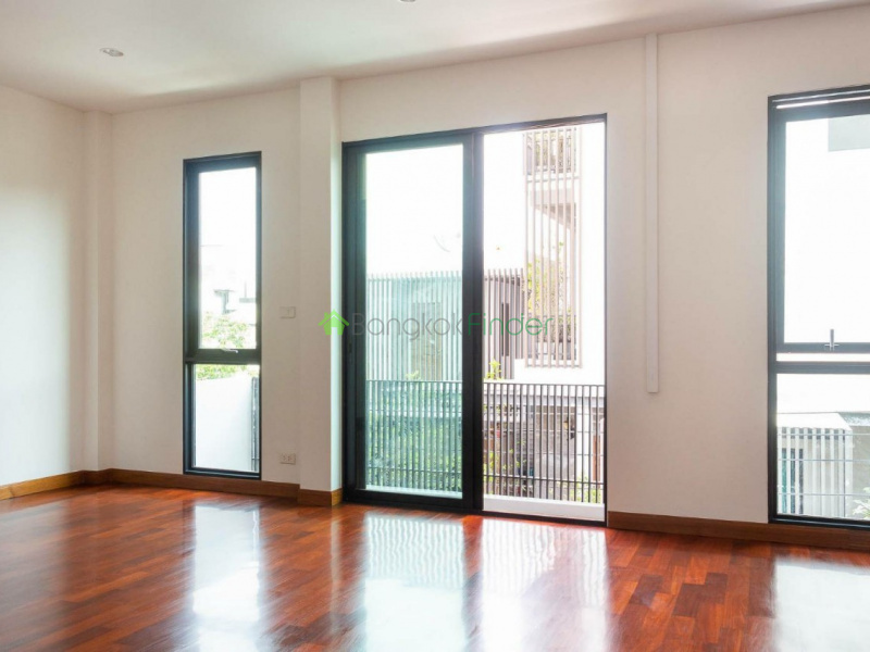 Ekamai, Bangkok, Thailand, 3 Bedrooms Bedrooms, ,4 BathroomsBathrooms,House,For Sale,6820