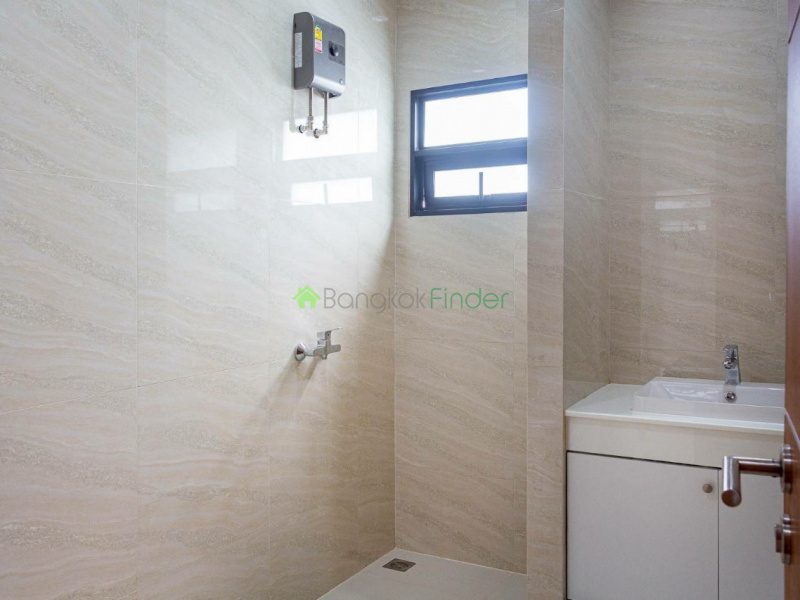 Ekamai, Bangkok, Thailand, 3 Bedrooms Bedrooms, ,4 BathroomsBathrooms,House,For Sale,6820