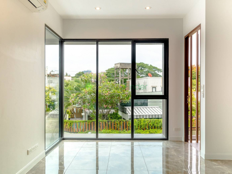 Ekamai, Bangkok, Thailand, 3 Bedrooms Bedrooms, ,4 BathroomsBathrooms,House,Sold,6839