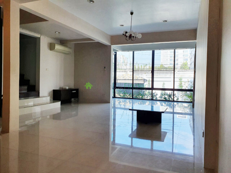 Punnawithi, Bangkok, Thailand, 3 Bedrooms Bedrooms, ,3 BathroomsBathrooms,House,For Rent,6849