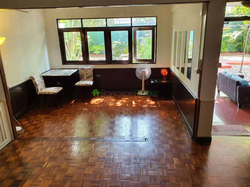 Nana, Bangkok, Thailand, 3 Bedrooms Bedrooms, ,3 BathroomsBathrooms,House,For Rent,6876