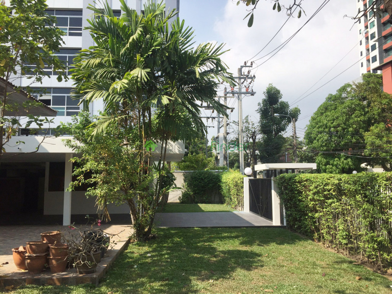 Sathorn, Bangkok, Thailand, 4 Bedrooms Bedrooms, ,4 BathroomsBathrooms,House,For Rent,6879