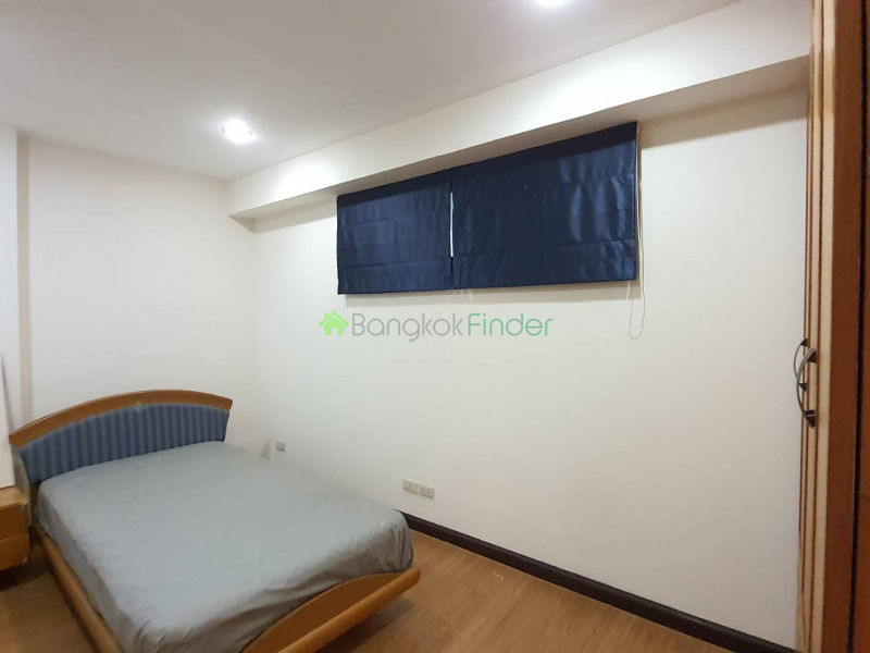 Phromphong, Bangkok, Thailand, 3 Bedrooms Bedrooms, ,2 BathroomsBathrooms,Condo,For Rent,Royal Castle,6886