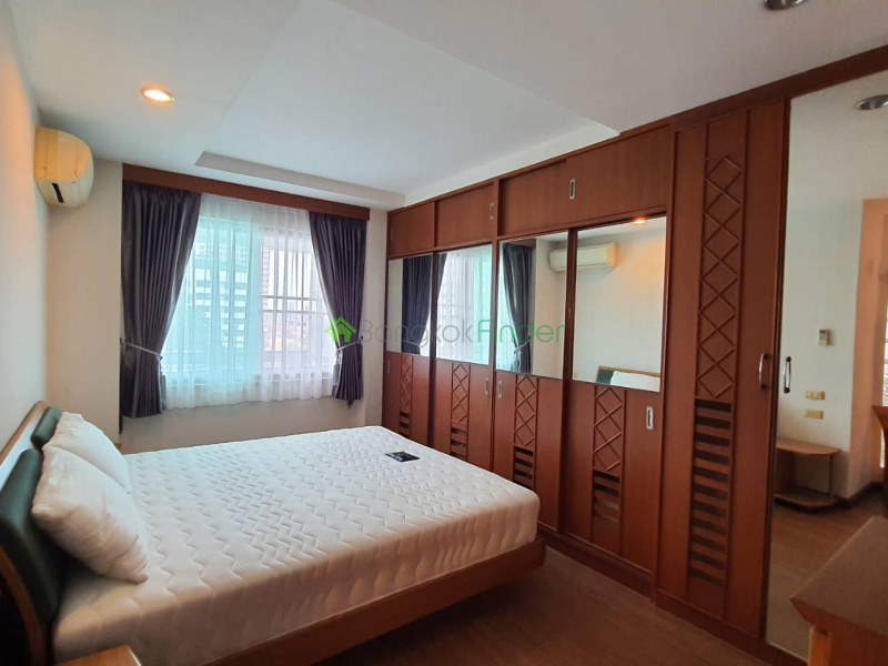 Phromphong, Bangkok, Thailand, 3 Bedrooms Bedrooms, ,2 BathroomsBathrooms,Condo,For Rent,Royal Castle,6886