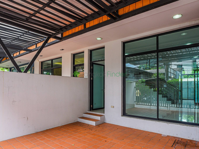 Thonglor, Bangkok, Thailand, 4 Bedrooms Bedrooms, ,4 BathroomsBathrooms,Town House,For Rent,6892