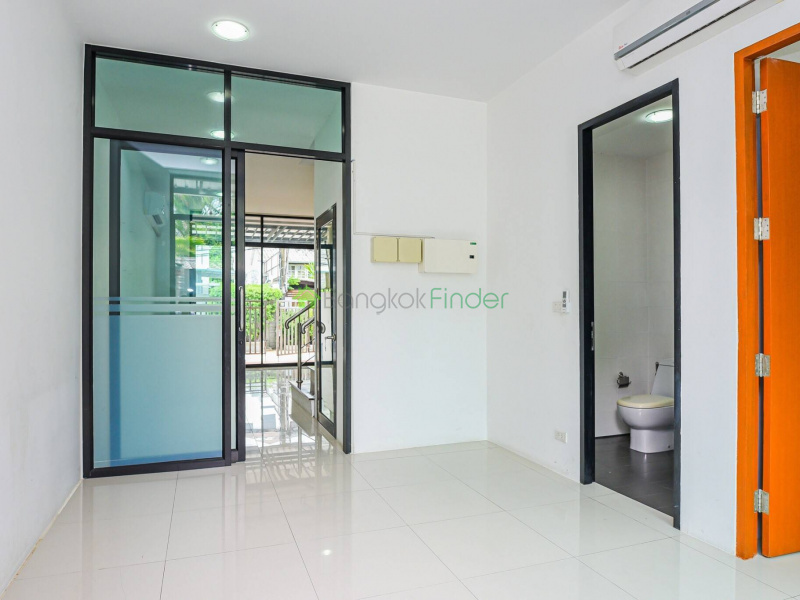 Thonglor, Bangkok, Thailand, 4 Bedrooms Bedrooms, ,4 BathroomsBathrooms,Town House,For Rent,6892