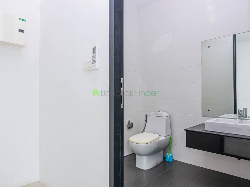 Thonglor, Bangkok, Thailand, 4 Bedrooms Bedrooms, ,4 BathroomsBathrooms,Town House,For Rent,6892
